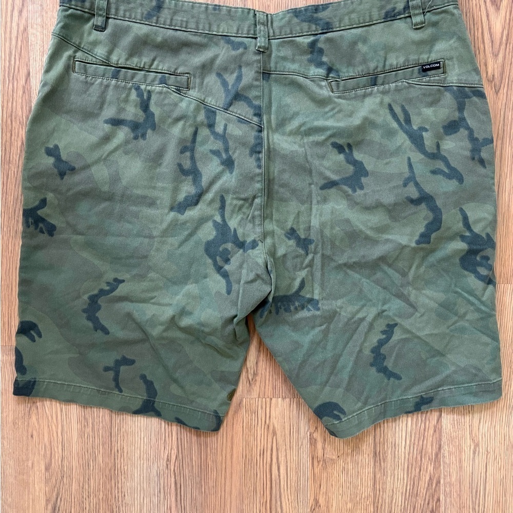 Men’s Camouflage shorts- stylish and comfortable for outdoor adventures - Picture 4 of 5